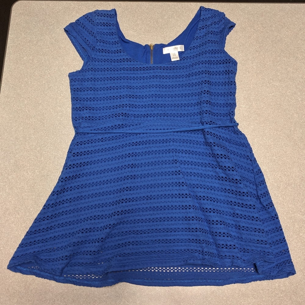 Sleeveless maternity top